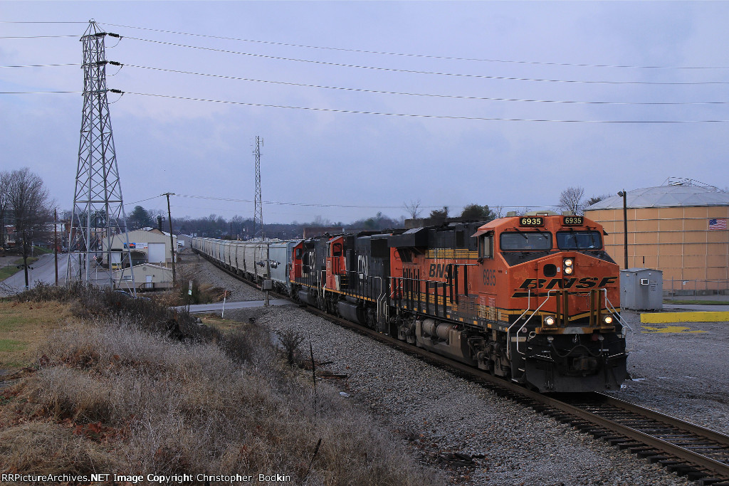 BNSF 6935